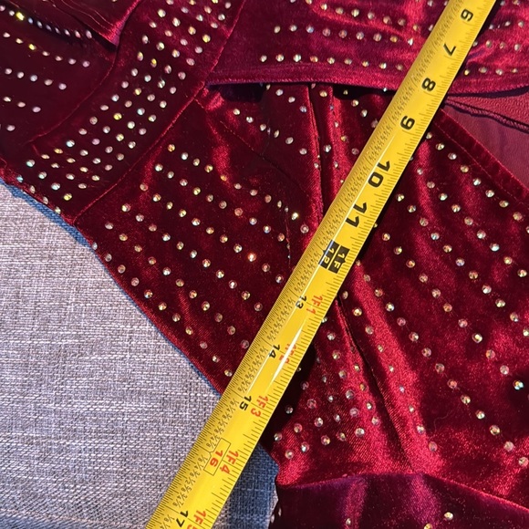 Windsor maroon velvet dress with sequins. - Picture 5 of 11